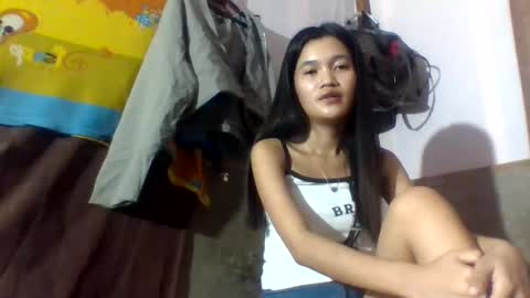 hottie_ptite online show from December 18, 1:27 pm