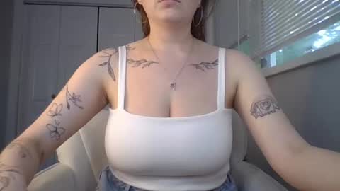 hotwifelili online show from June 9, 11:15 pm