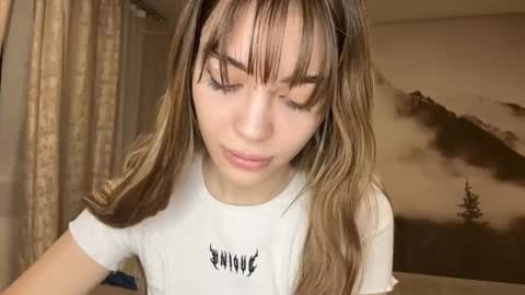 hsiuscherich online show from December 17, 2:21 pm