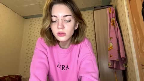 hsiuscherich online show from November 23, 10:17 am