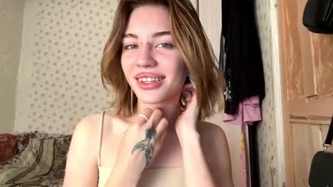 hsiuscherich online show from November 21, 8:16 am