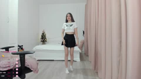 Cassie  STREAMS HERE EVERYDAY online show from December 21, 8:32 pm