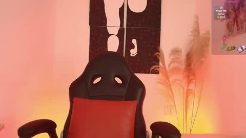 IM LOLA  online show from October 6, 4:12 pm