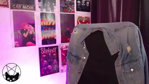 Mari online show from December 11, 8:28 pm