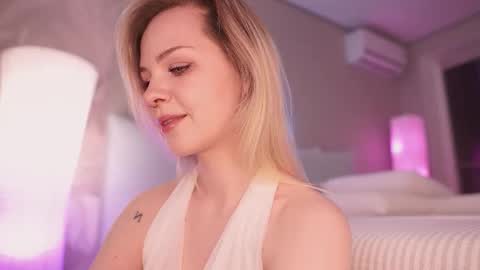 Nina  online show from February 14, 7:05 pm