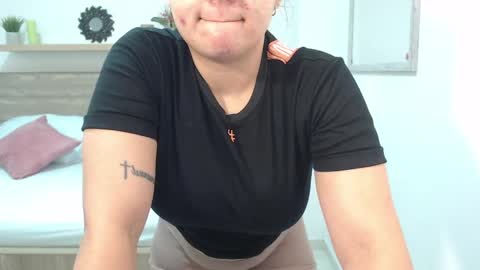 ibeth_diaz online show from December 5, 12:00 pm