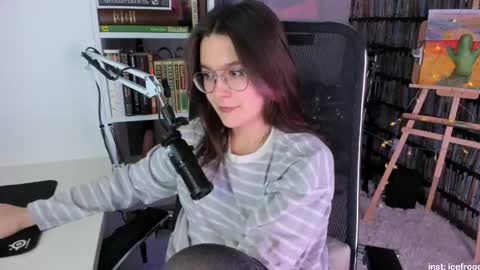 Julia online show from February 24, 9:41 pm