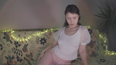 Belle online show from December 4, 1:53 pm