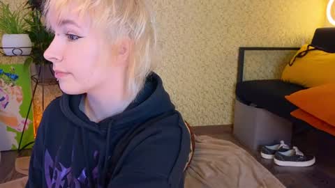 Emmy  help me reach 100 thumbs up online show from September 15, 3:53 pm