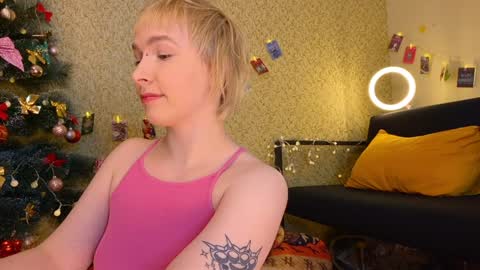 Emmy  help me reach 100 thumbs up online show from January 27, 6:20 pm