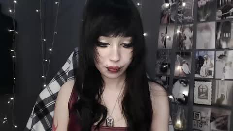 iiiiiiis online show from May 31, 10:33 pm