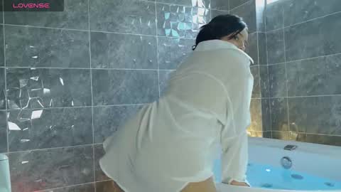 aurora online show from December 14, 9:09 pm