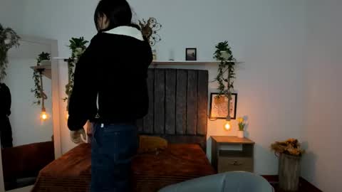 im_tulipan online show from February 25, 9:35 pm