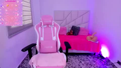  independient model online show from October 1, 11:48 am