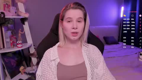 Mia online show from April 25, 11:02 am