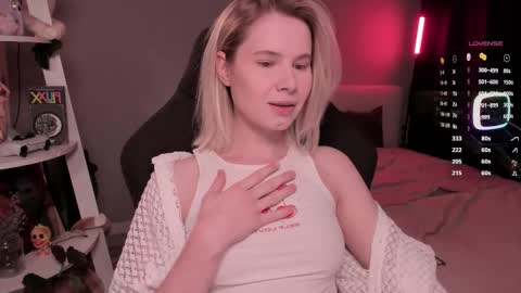 Mia online show from March 22, 11:38 am