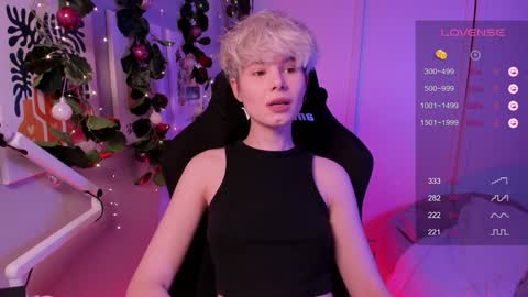 Mia online show from December 9, 5:41 pm