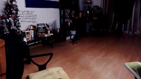 Empress online show from March 8, 6:03 pm