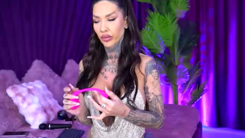 Scarlet online show from October 18, 5:43 am