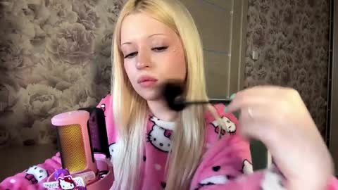 Lola online show from April 1, 12:17 pm