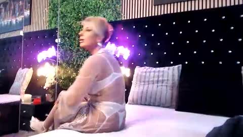 inanna_ishtar1 online show from October 17, 9:23 am