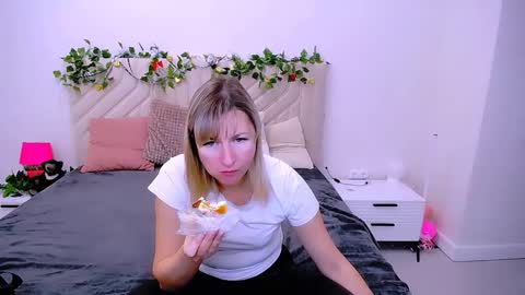 incredible_ariela online show from September 26, 10:24 am