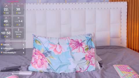 LITTLE AINHOA  online show from October 6, 7:40 pm