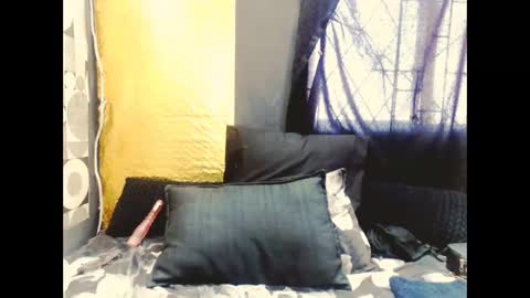 indianhoneyx online show from February 3, 6:40 am