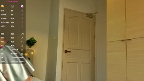 Mila Reef online show from January 13, 12:05 am