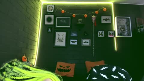   SANIA  online show from December 9, 4:26 pm