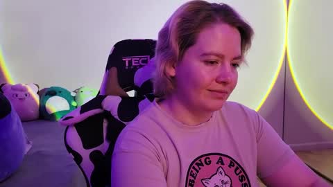 Faye online show from December 20, 8:12 pm