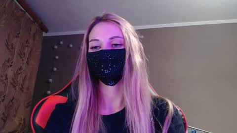 Lily online show from October 20, 6:00 pm