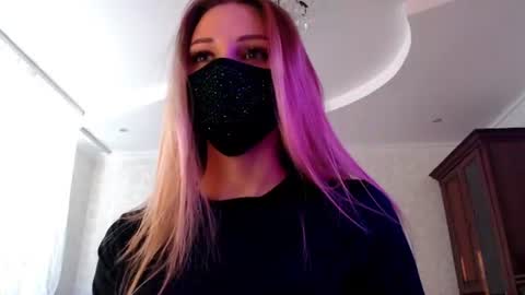 Lily online show from June 8, 4:41 pm