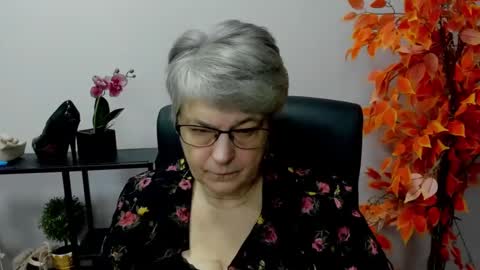 I R I S online show from December 5, 8:11 am