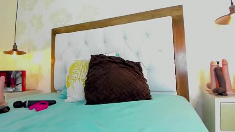 Iris  online show from September 25, 8:28 pm