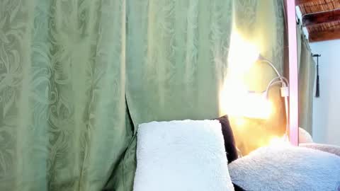 iris online show from March 1, 11:06 am