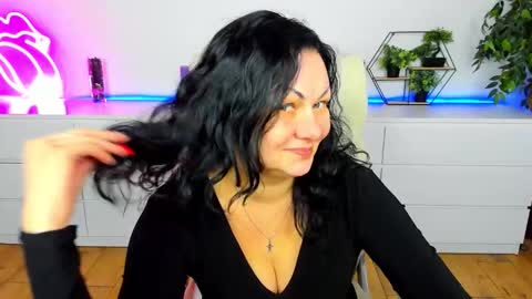 Iris online show from January 18, 8:10 am