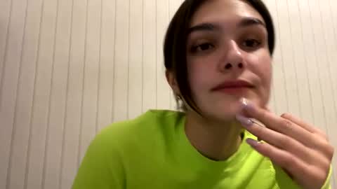 irisss31 online show from December 17, 4:43 pm