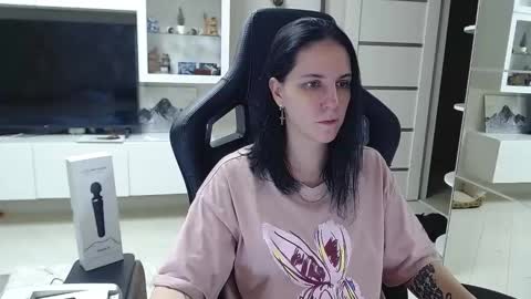 Irwi Tomboy online show from December 2, 11:05 pm