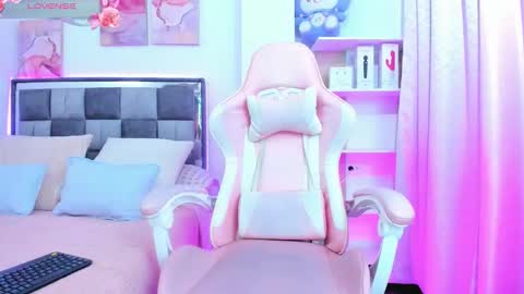 Isabella online show from February 19, 2:05 pm