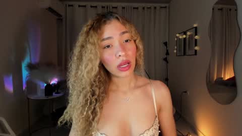 isa_____ online show from January 29, 2:09 am