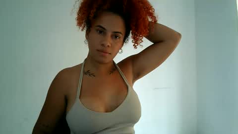 isa_bellaxx23 online show from September 14, 6:39 pm