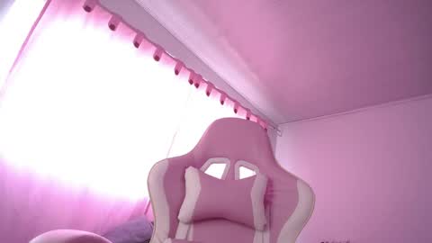 Isabella  online show from April 10, 1:50 pm