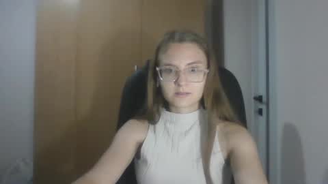 isabel_loveee online show from September 17, 8:18 pm