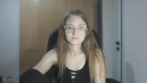 isabel_loveee online show from October 1, 8:36 pm