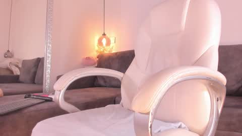 Isabela online show from September 20, 2:48 pm