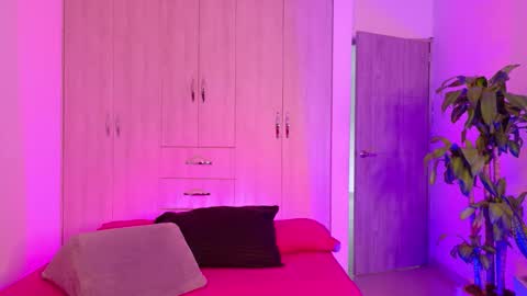 isabelahofman online show from April 14, 10:54 pm