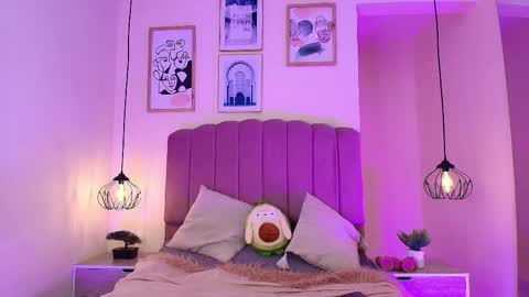 isabelgh_ online show from October 24, 3:46 am