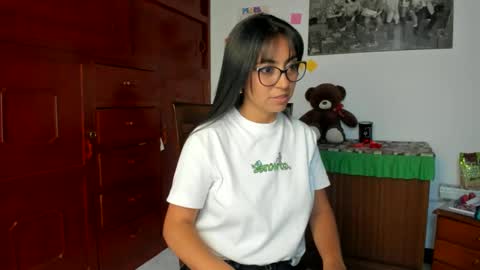 Isabella22 1 online show from January 4, 9:09 pm