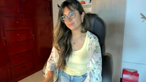 Isabella22 1 online show from February 18, 4:22 am